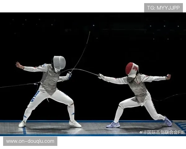 意大利队获击剑世界杯女子团体花剑金牌