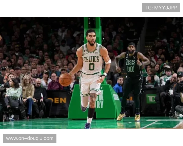 凯尔特人险胜雄鹿：霍乐迪关键防守，塔图姆35分带队稳居东部第一